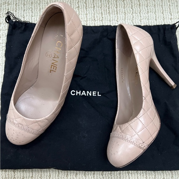 🔴Authentic CHANEL Classic Calf Leather Cream / Beige Heel shoes / Pump 🔴 - Picture 3 of 13
